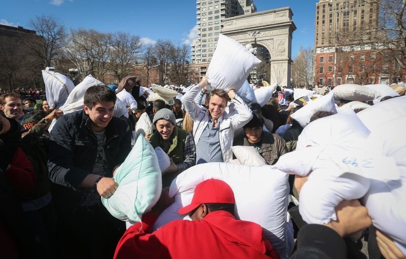 ABD'de Uluslararası Yastık Savaşı Günü kutlandı