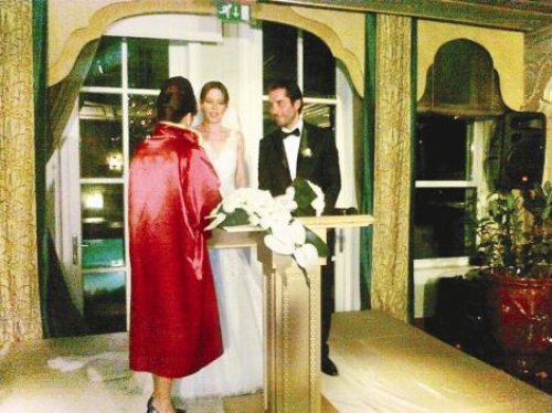 Efe Önbilgin evlendi