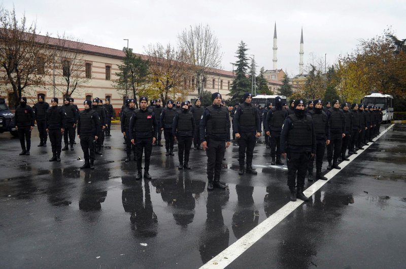 Çevik kuvvete, protestoculara müdahale eğitimi