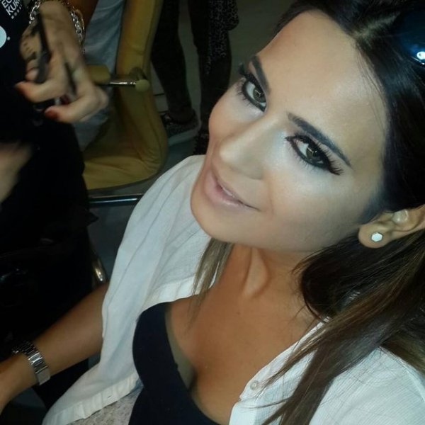 Gizem Güler güzelliği ile dikkat çekiyor 