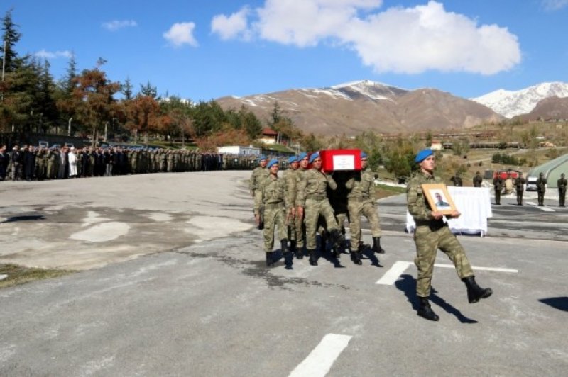 Hakkari'de şehit olan askerler için ilk tören