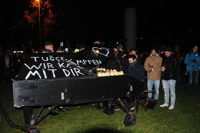 Tuğçe Albayrak'a liyakat nişanı kampanyası