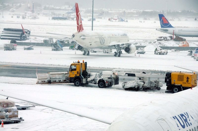 İstanbul'da kar yağışı hayatı olumsuz etkiledi
