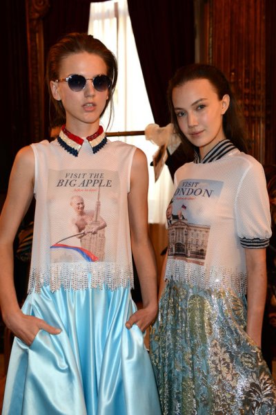 Paris Moda Haftası'nda Putin mesajı