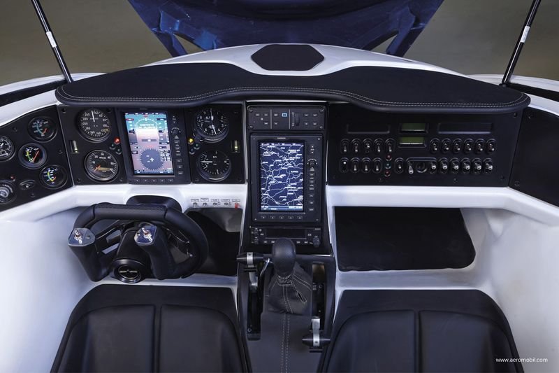 Avusturya'da uçan araba tanıtıldı