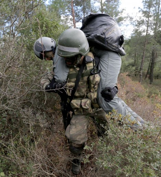 TSK'nın özel timinden nefes kesen görüntüler