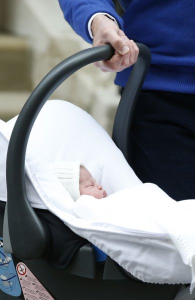 İngiliz Kraliyeti'nin ikinci bebeğinden ilk görüntüler