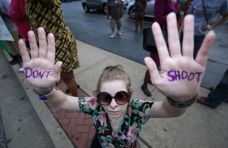 Amerika'da gözaltına alınan muhabirin fotoğrafladığı anlar