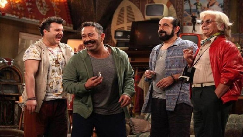 Cem Yılmaz yemek yediği kadınları tanımadı