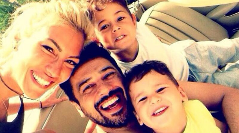 Emre Altuğ oğlu Uzay'la Bebek turu attı