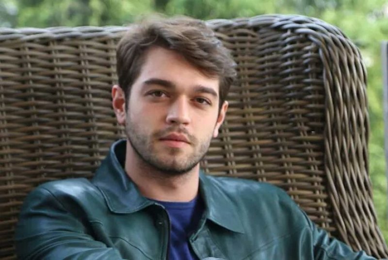 Kaçak Gelinler'in aşıkları Deniz Baysal ve Furkan Andıç el ele 