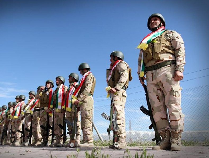 Kuzey Irak'ta üniversite öğrencileri peşmerge üniforması giydi