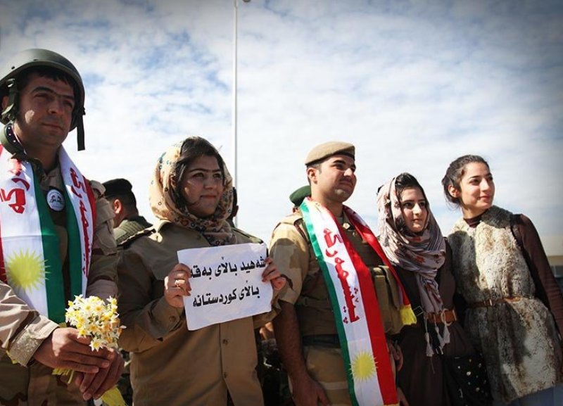 Kuzey Irak'ta üniversite öğrencileri peşmerge üniforması giydi