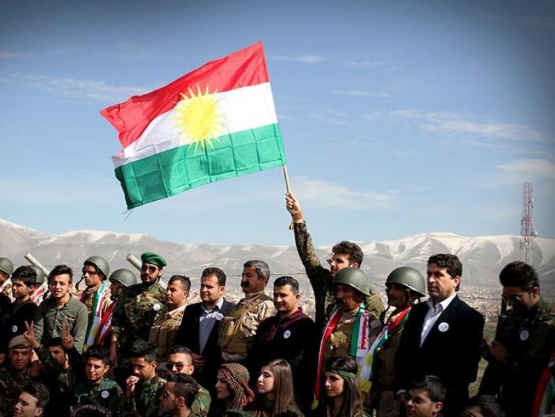 Kuzey Irak'ta üniversite öğrencileri peşmerge üniforması giydi