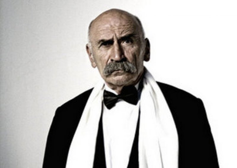 Tuncel Kurtiz'in mezarından şaşırtan görüntü