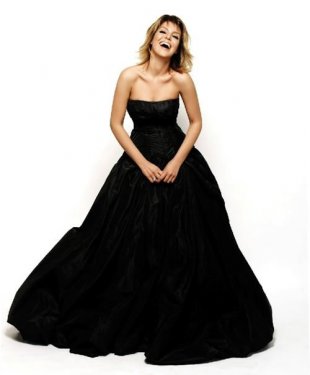 Halk pazarında makyajsız Gülben Ergen 