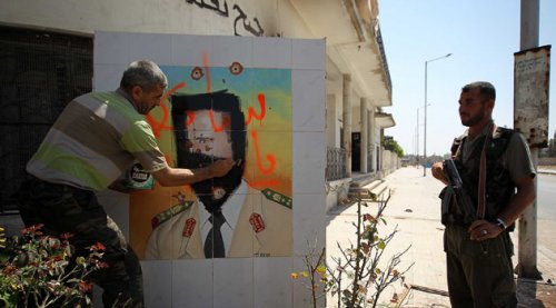 Esed Halep'i bombalıyor