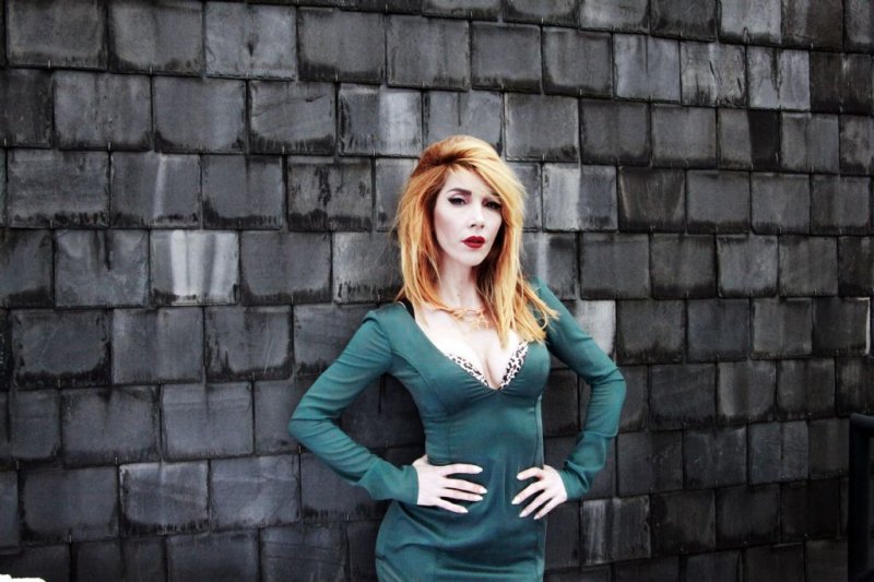 Hande Yener'den selülit şov