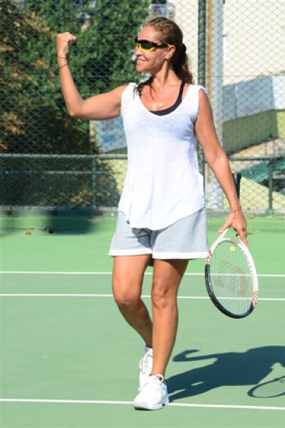 Hülya Avşar tek taşını kendi alanlardan 