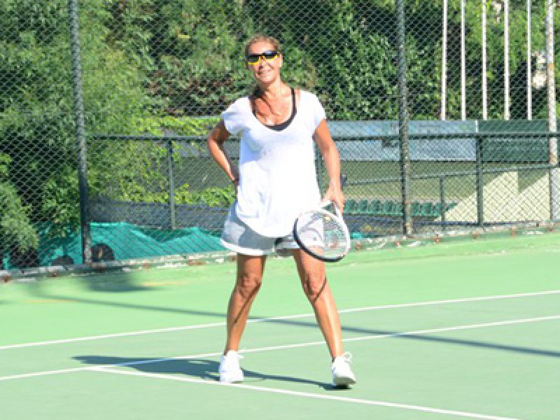 Hülya Avşar tek taşını kendi alanlardan 