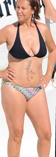 Hülya Avşar bikiniyle yakalandı 