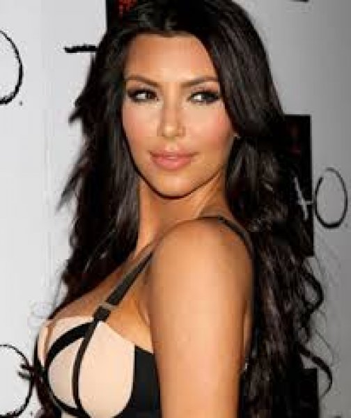 Kim Kardashian yine sarışın oldu