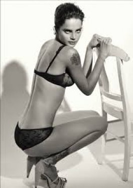 Tuğçe Kazaz dövmelerini sildirdi