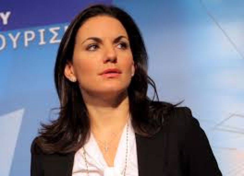 Yunan Bakan Olga Kefaloyani bikinisiyle yakalandı