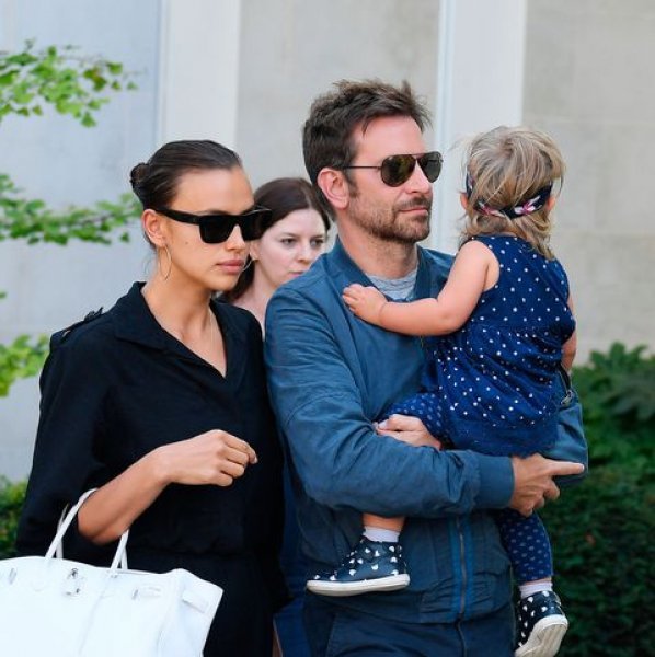 Irina Shayk kızı ile pazar alışverişinde 