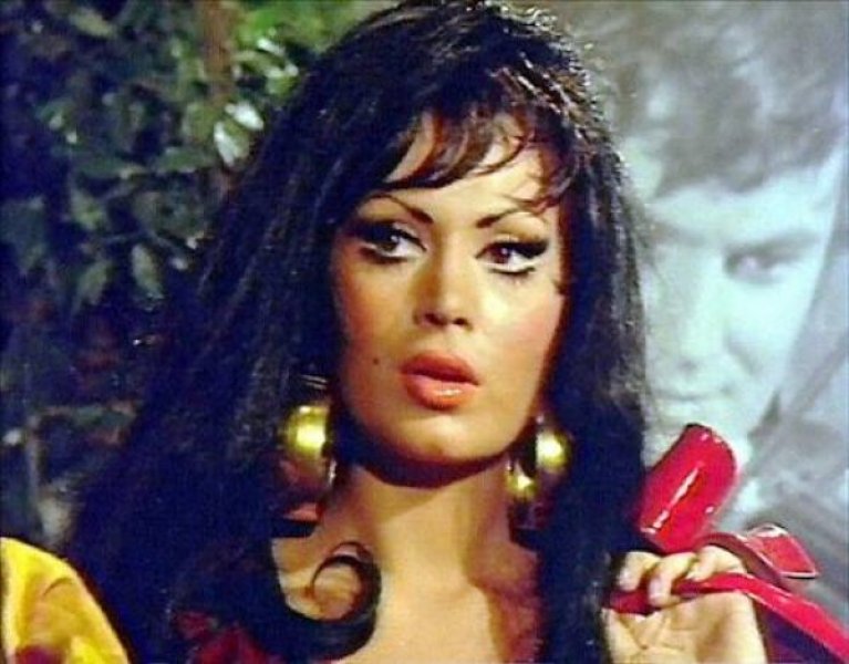 Türkan çaldı Sultan oynadı