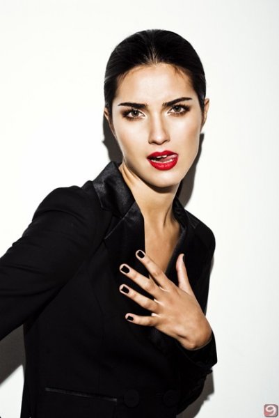 Tuba Büyüküstün ve Bergüzar Korel bir ankette karşı karşıya getirildi