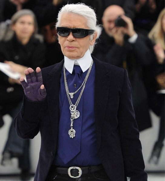 Ünlü tasarımcı Karl Lagerfeld hayatını kaybetti