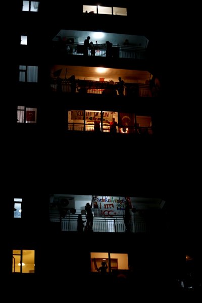 Sokaklar, 23 Nisan için İstiklal Marşı'yla inledi