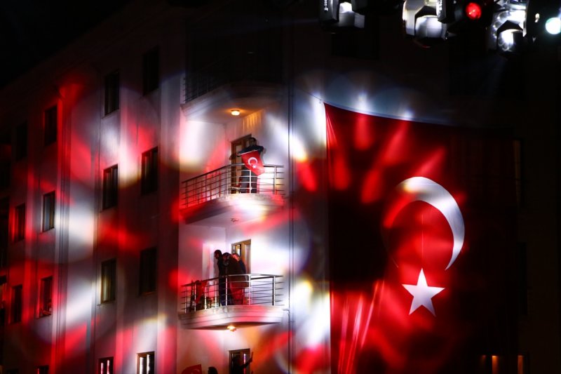 Sokaklar, 23 Nisan için İstiklal Marşı'yla inledi