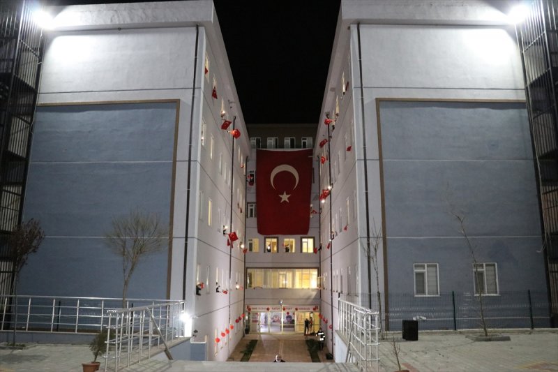 Sokaklar, 23 Nisan için İstiklal Marşı'yla inledi