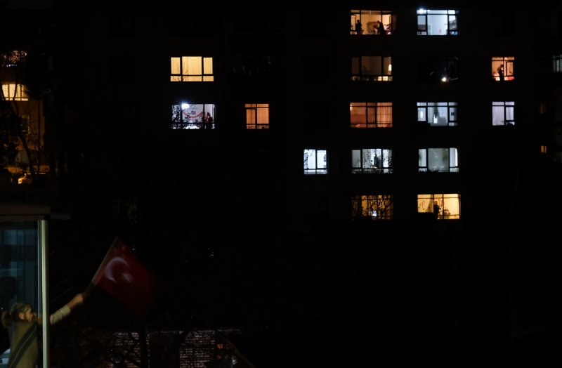 Sokaklar, 23 Nisan için İstiklal Marşı'yla inledi