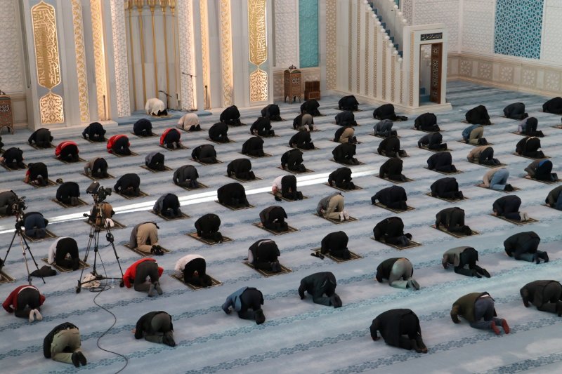 Korona gölgesinde bayram namazı