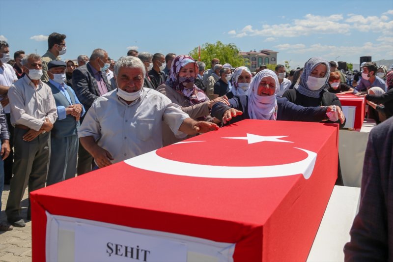 Van'da şehit olan 2 işçi, son yolculuğuna uğurlandı