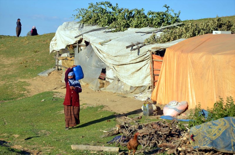 Muşlu kadınlar yaylalarda ek gelir için çalışıyor