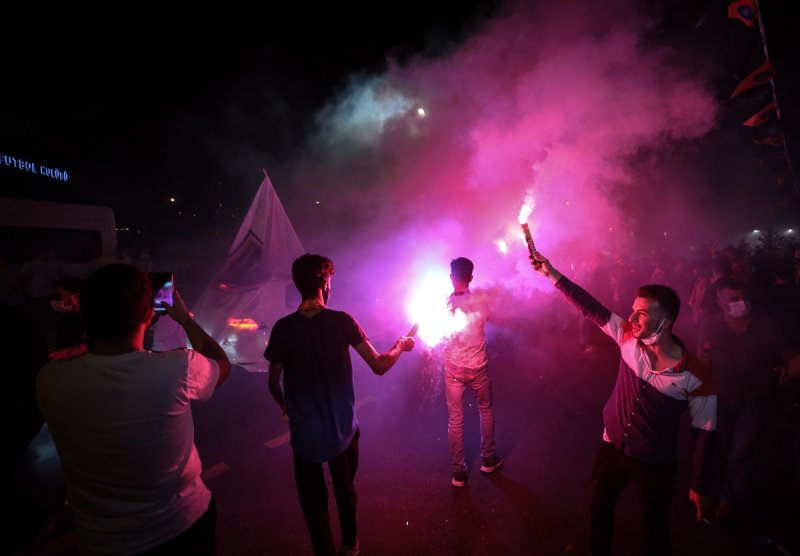 Başakşehirli Taraftarların şampiyonluk kutlamaları