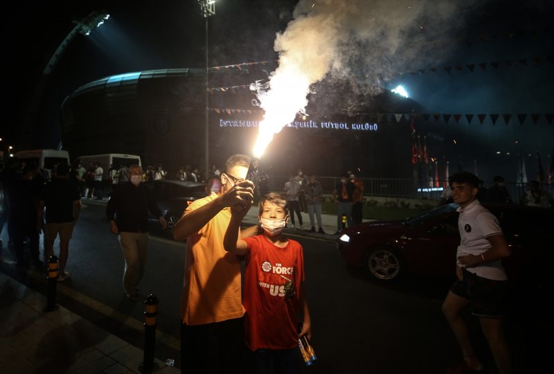 Başakşehirli Taraftarların şampiyonluk kutlamaları