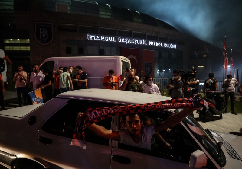 Başakşehirli Taraftarların şampiyonluk kutlamaları