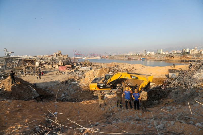 Lübnan'ın can damarı Beyrut Limanı enkaza döndü