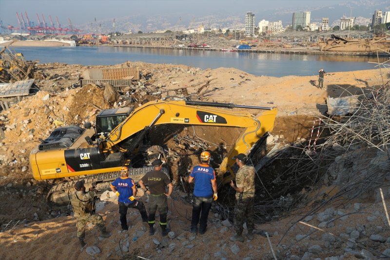 Lübnan'ın can damarı Beyrut Limanı enkaza döndü