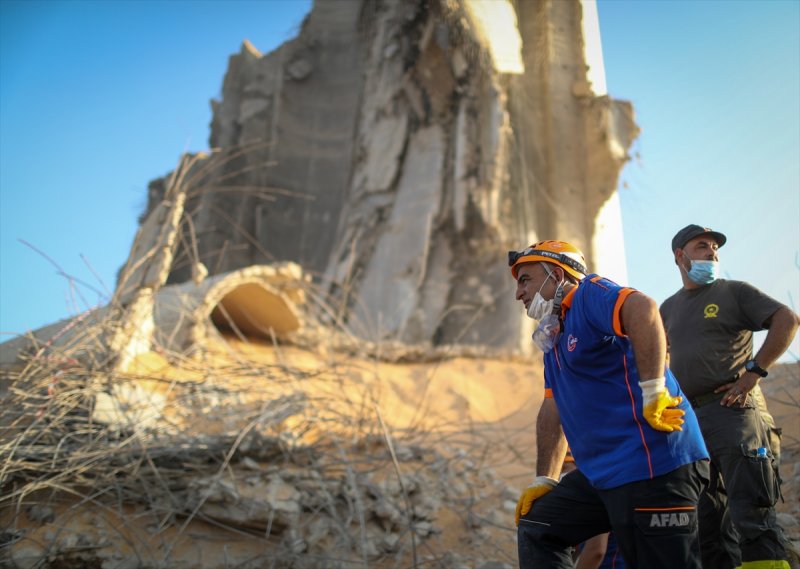 Lübnan'ın can damarı Beyrut Limanı enkaza döndü