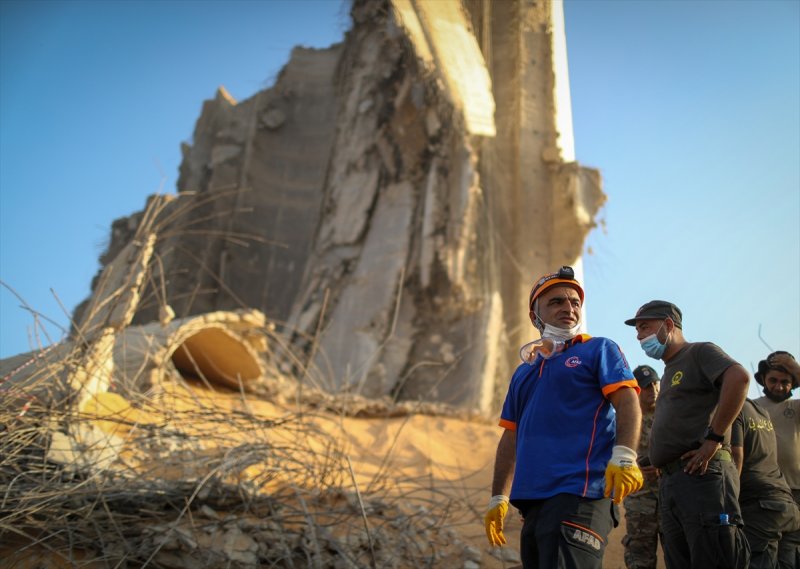 Lübnan'ın can damarı Beyrut Limanı enkaza döndü