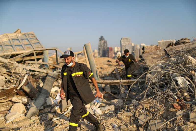 Lübnan'ın can damarı Beyrut Limanı enkaza döndü
