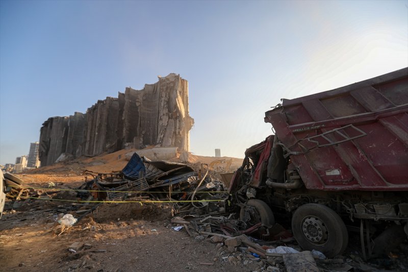 Lübnan'ın can damarı Beyrut Limanı enkaza döndü