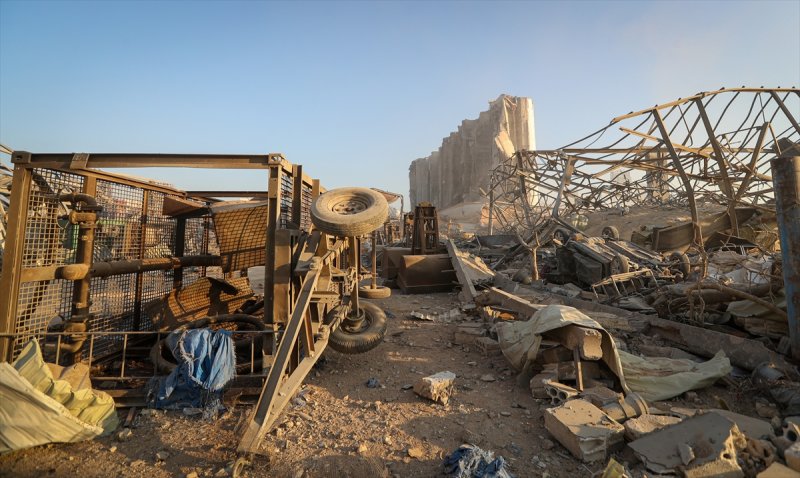 Lübnan'ın can damarı Beyrut Limanı enkaza döndü