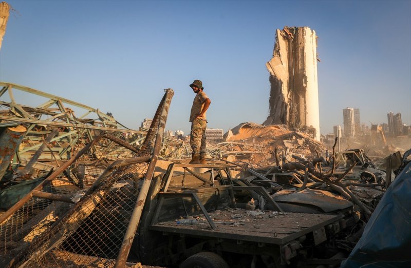 Lübnan'ın can damarı Beyrut Limanı enkaza döndü